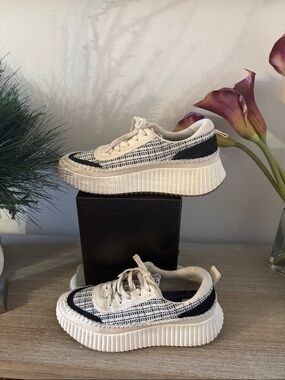 Dolce Vita Cream and Black Textured Platform Sneakers